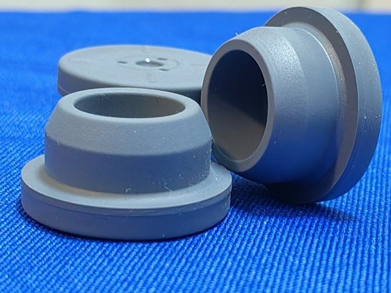 13mm 20mm 28mm Grau Farbe Glas Injektionsflaschen verwenden Lyophilisiertes Pulver Flasche Pharmazeutische Butylkautschukstoppe