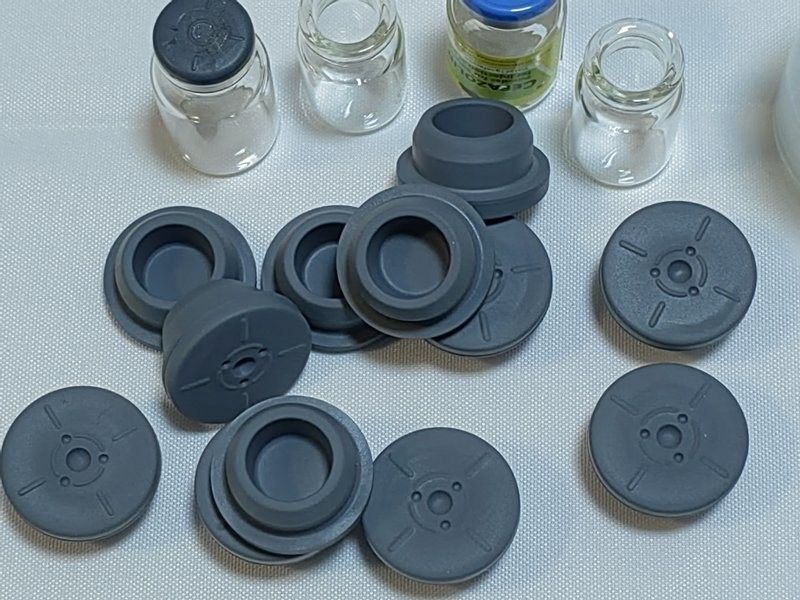 13 mm 32 mm Gummi-Plugg Grauer Butyl-Medizinischer Gummi-Klopf für Injektionsgläser Flaschen Glas Infusionsflasche Verwendung