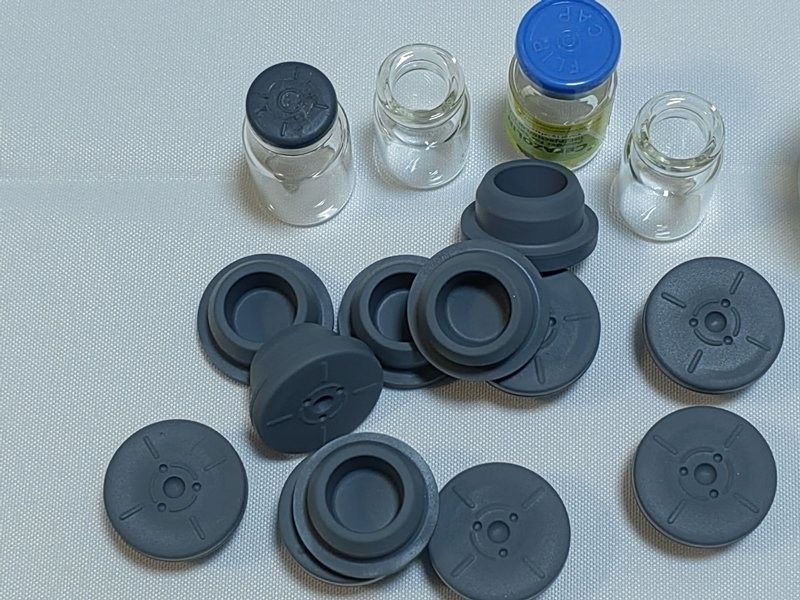 28 mm 32 mm Ethylenoxid Sterilisierte medizinische Verbrauchsmaterialien Bromo Butyl Gummiverschlüsse für Glas-Injektionsflaschen