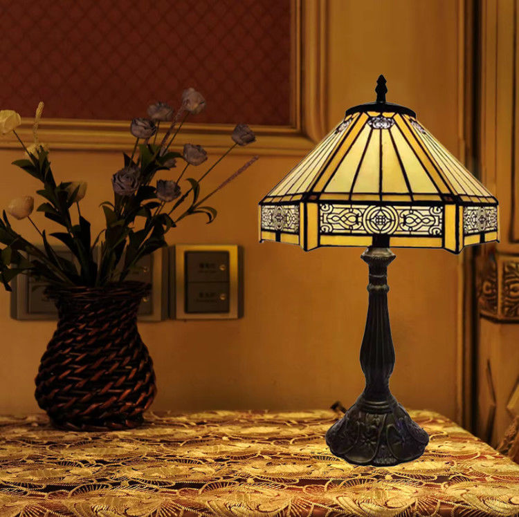 30cm Hexagon Studio Retro Warmes Schlafzimmer Haus Handgefertigte Dekorationslampe Farbkunst Türkisches Glas Luxus-Tischlampe